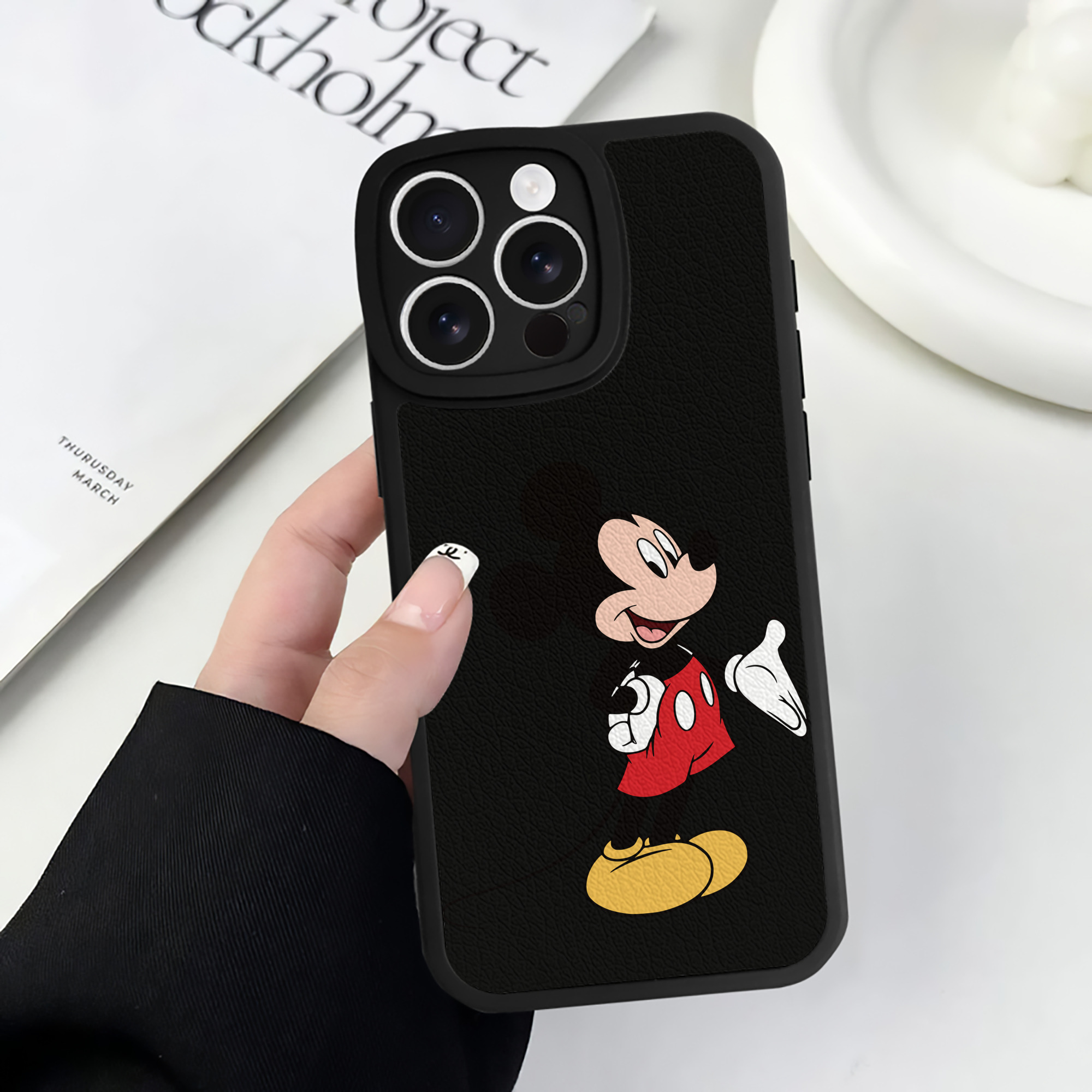 （画像用） ミッキーマウス Mickey Mouse 【iPhone 16シリーズ対応】シリコンスマホケース（レザー調） 材質：シリコン